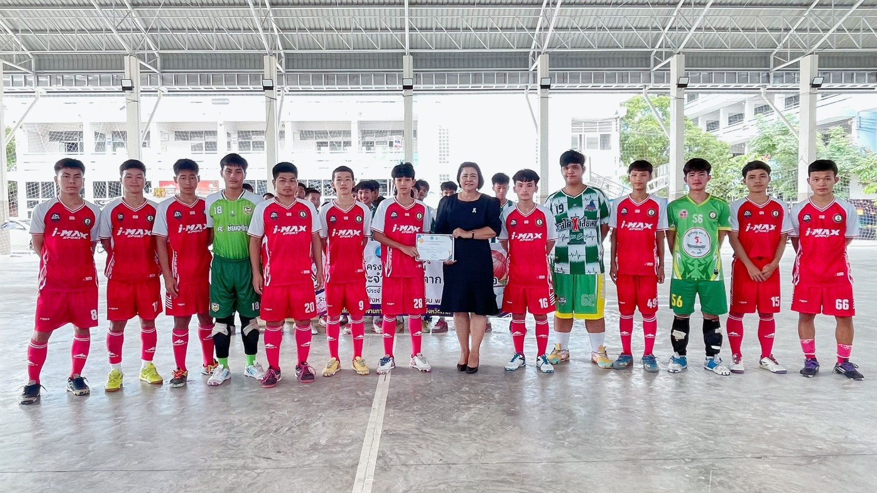 โรงเรียนเทศบาล ๑ กิตติขจร ขอแสดงความยินดีกับตัวแทนนักเรียนที่เข้าร่วมการแข่งขันกีฬาฟุตซอล รุ่นอายุไม่เกิน ๑๘ ปี ในโครงการแข่งขันกีฬานักเรียนประจำจังหวัดตากและอำเภอ ประจำปี พ.ศ. ๒๕๖๙