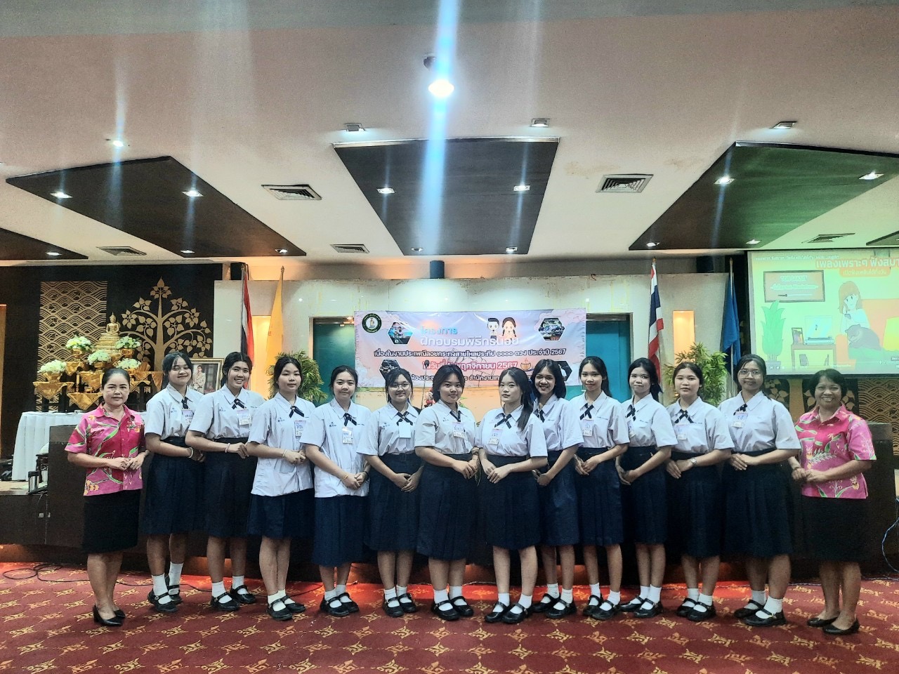 จัดอบรม “พิธีกรน้อย” เตรียมความพร้อมนักเรียนสำหรับงานประเพณีลอยกระทงสาย ไหลประทีปพันดวง