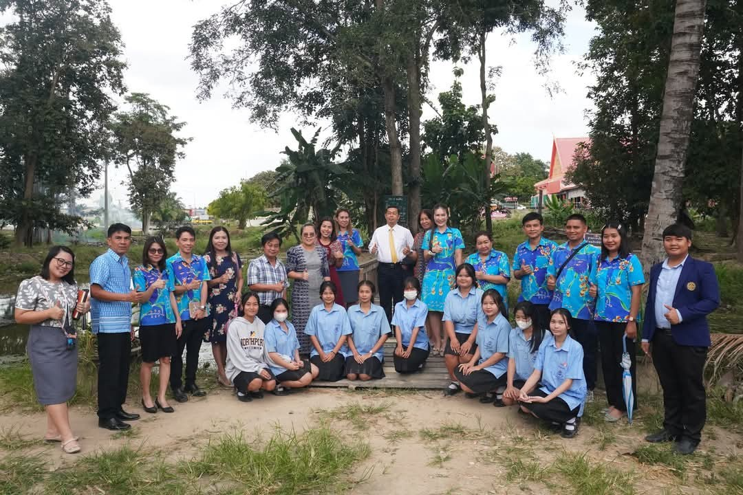 ศึกษาดูงาน ในหัวข้อ การจัดการเรียนรู้ระดับประกาศนียบัตรวิชาชีพ (ปวช.) ห้องเรียนสร้างโอกาส และศูนย์การเรียนรู้ตามหลักปรัชญาเศรษฐกิจพอเพียง ณ ห้องประชุมปัญญาบารมี โรงเรียนคลองลานวิทยา