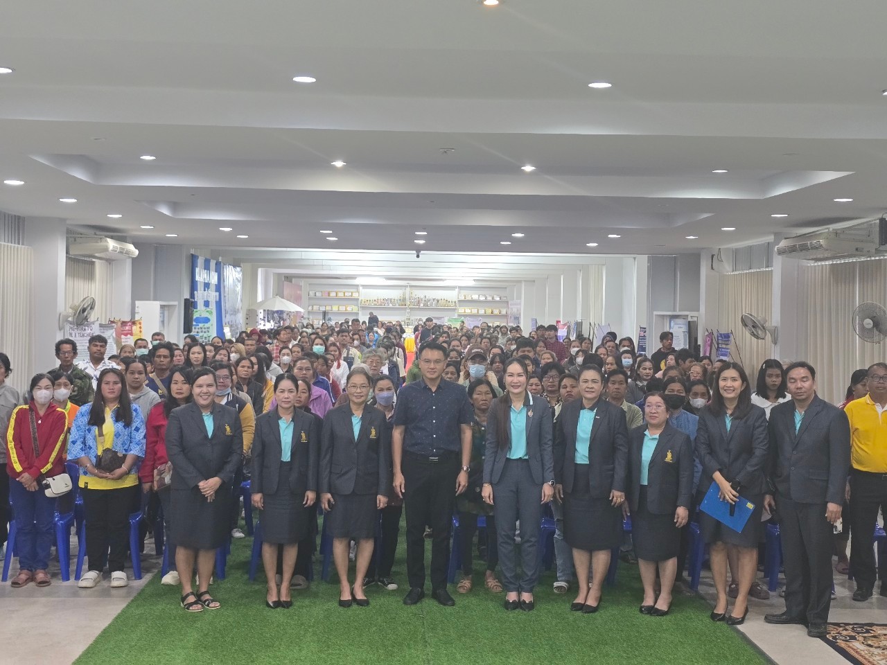 โรงเรียนเทศบาล 1 กิตติขจร จัดประชุมผู้ปกครองและมอบทุนการศึกษา ประจำปีการศึกษา 2567