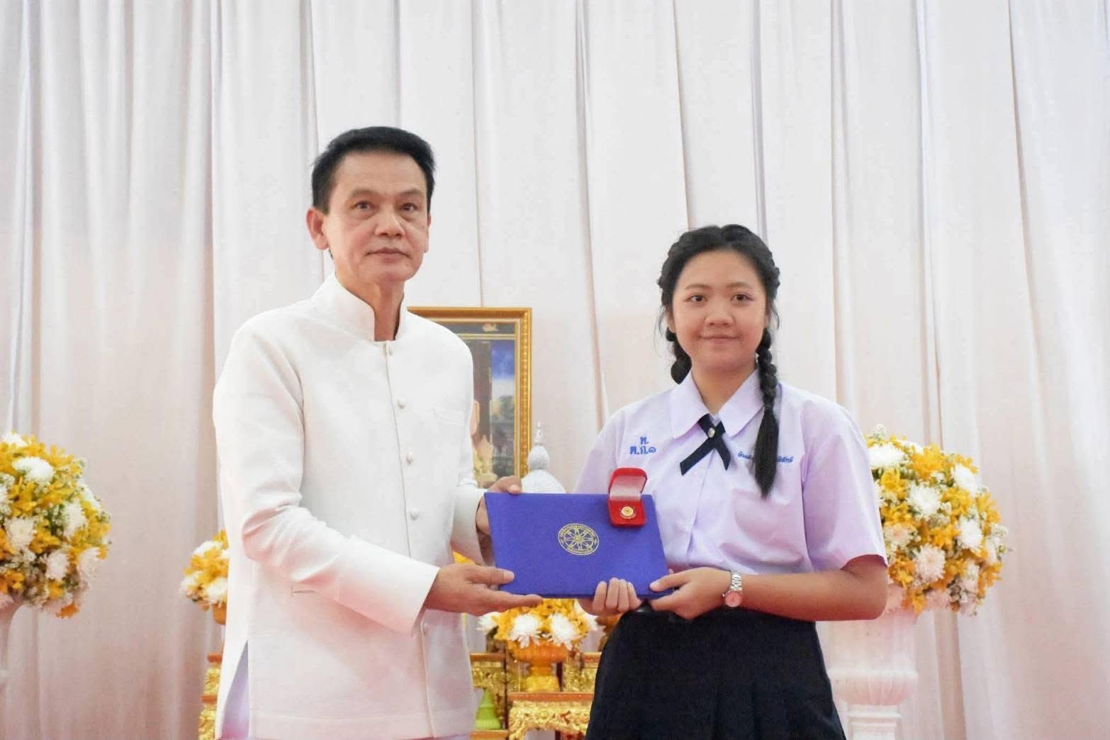ครูและนักเรียนโรงเรียนเทศบาล ๑ กิตติขจร รับทุนการศึกษาและเกียรติบัตรผู้ประพฤติดี เนื่องในเทศกาลวันวิสาขบูชา ปี 2569