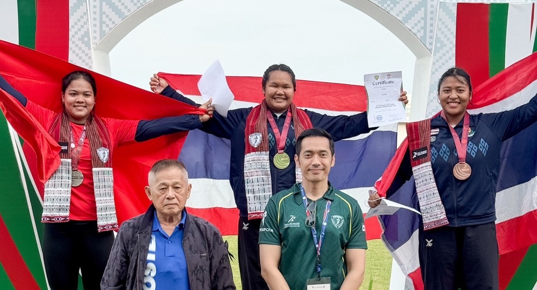 🎉 “นางสาวกชกร หามาจ้ำ” นักเรียน ม.6/4 โรงเรียนเทศบาล ๑ กิตติขจร รับเกียรติบัตรเด็กและเยาวชนดีเด่น ผู้สร้างชื่อเสียงให้ประเทศชาติ ประจำปี 2569